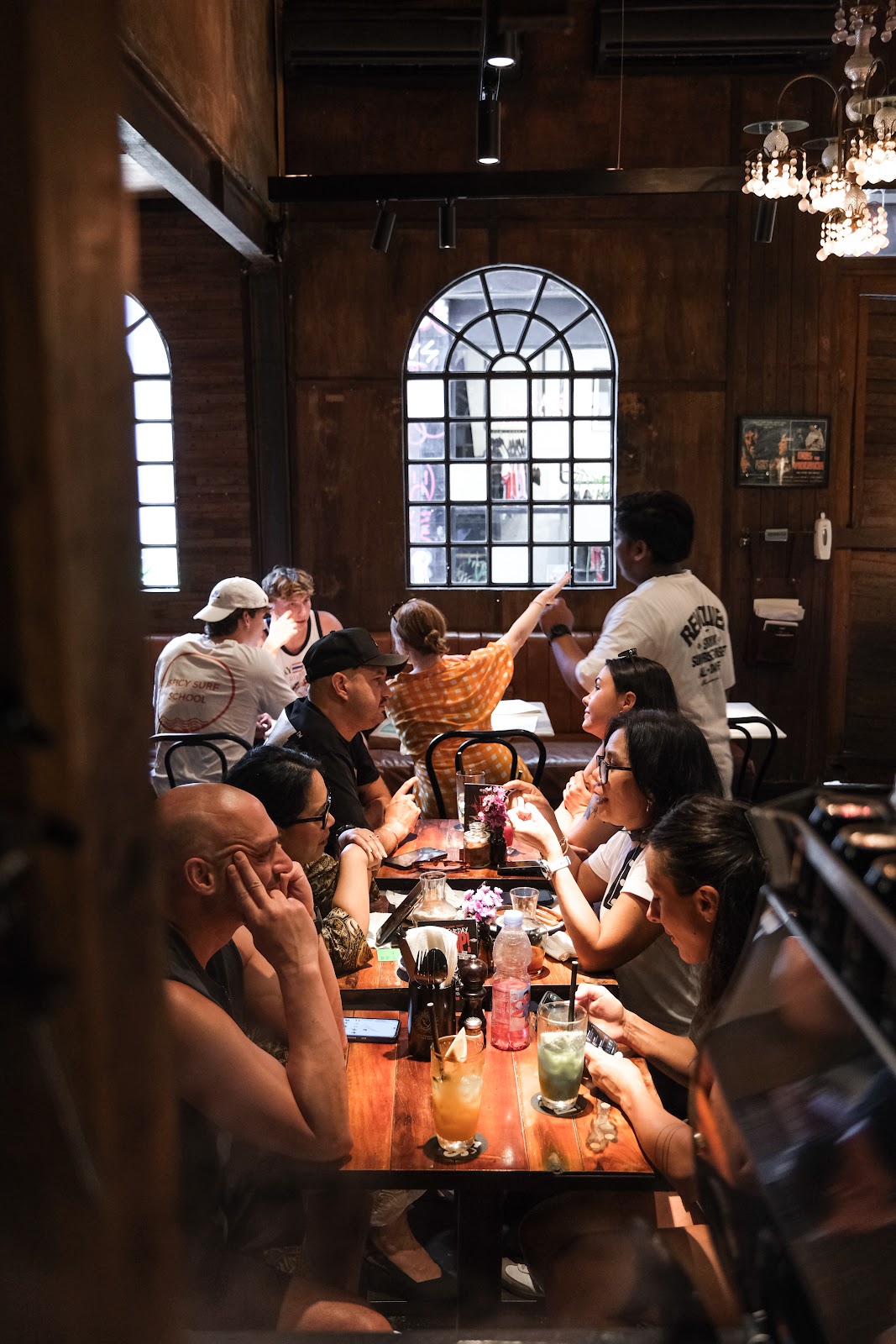 เปิดเบื้องหลัง: วันหนึ่งของทีม Revolver Seminyak
